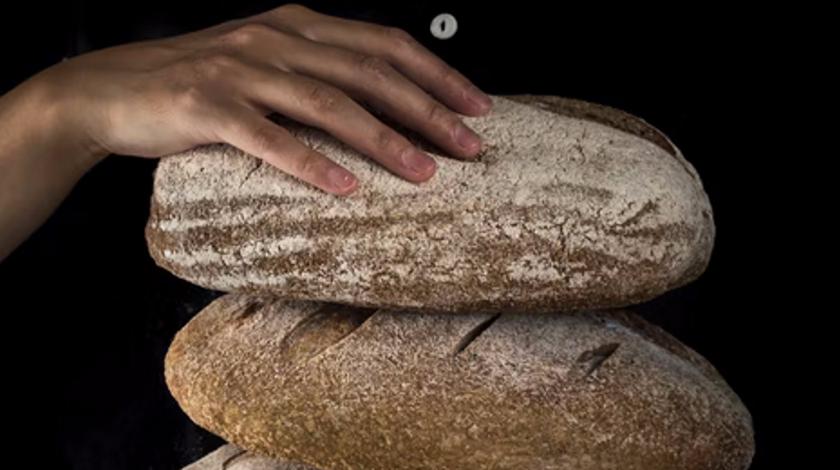 Всего 1 минута: как сделать мягким самый черствый хлеб