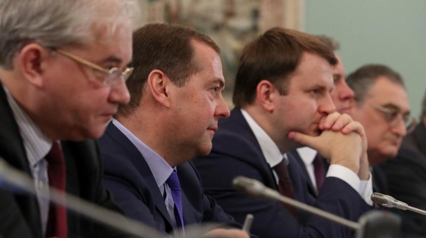 Тяжелый диагноз: Медведев порекомендовал Западу "лечиться от поноса"