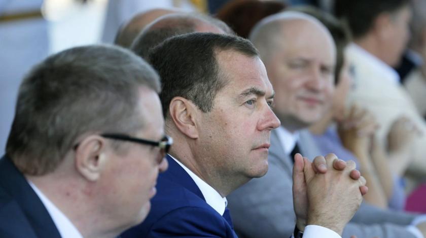 По Зеленскому уже плачет трибунал - Медведев