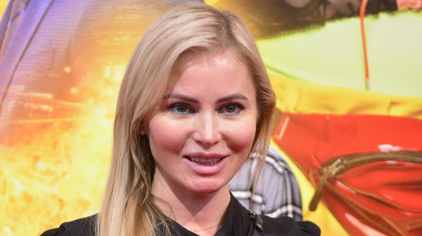 Отрезавшая жир с ляжек Дана Борисова выставила реальное фото в купальнике
