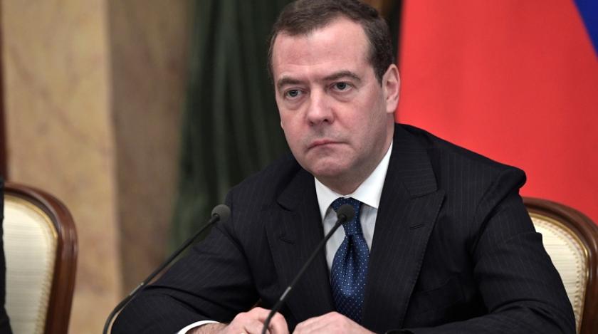 Медведев пригрозил Украине военным переворотом