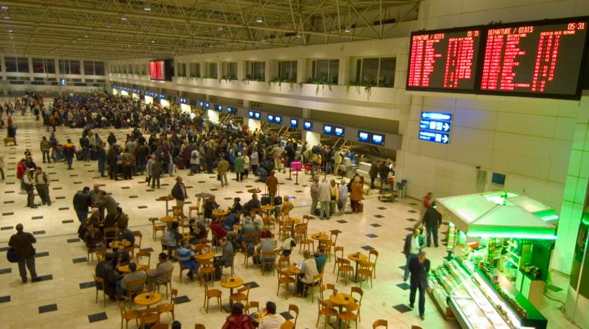 Не дали улететь домой: россияне устроили массовую драку в турецком аэропорту