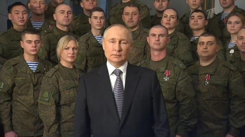 Самое необычное обращение президента в истории: Путин поздравил россиян с Новым годом