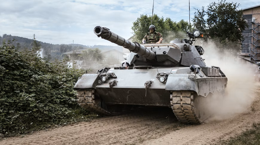 Обучат и кинут в бой: у ВС РФ нашлось хитрое средство от танков "Леопард" и "Абрамс"