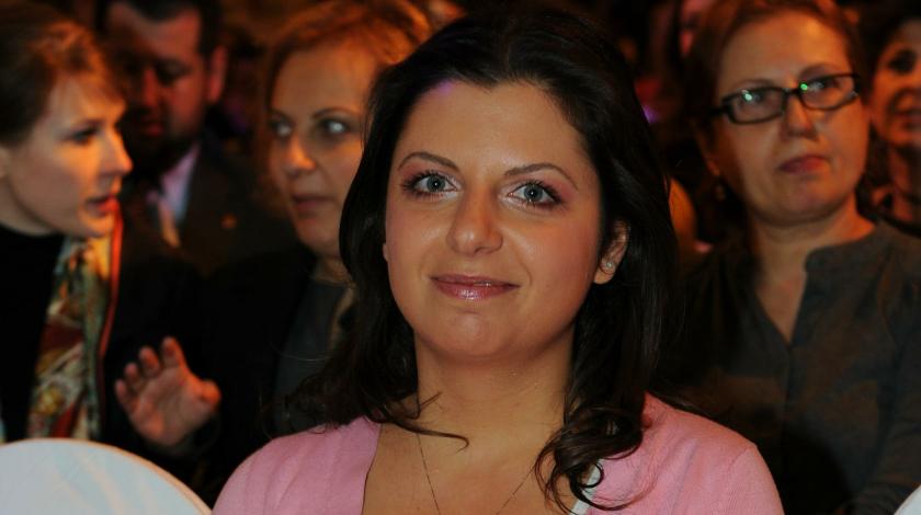 "Грудь вываливается": откровенные фото Маргариты Симоньян утекли в Сеть