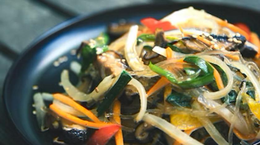 Салат с курицей и корейской морковью: простой рецепт вкусного ужина