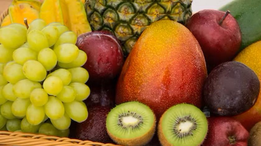Чем фрукты опасны для пожилых людей 