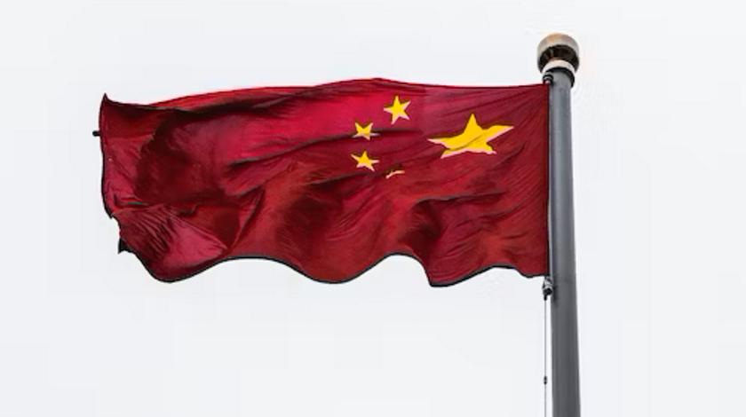 "Это шизофрения": поднявший руку на Москву Париж получил пендаль из Китая
