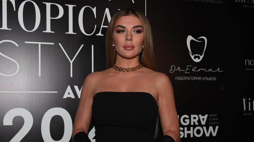 Седокова обнажила пышные бедра на пляже – откровенное фото