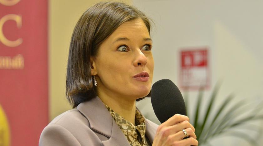 Шпица появилась на людях без нижнего белья – фото