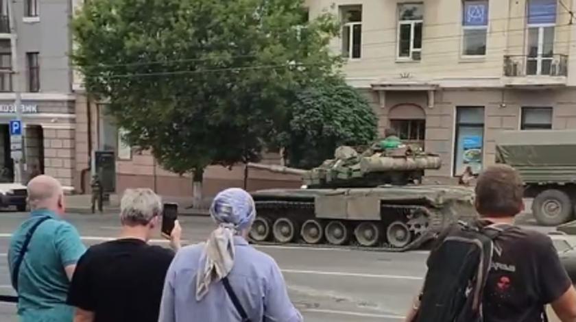 Что происходит в Ростове-на-Дону: все дороги в город перекрыты военными