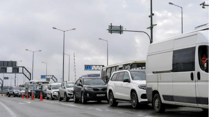 Пробки на 10 километров: на Крымском мосту возник коллапс
