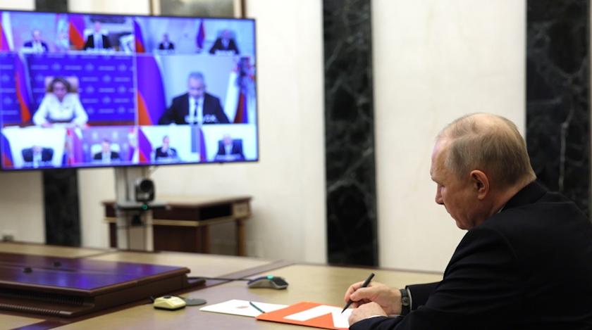 Кремль выступил с заявлением после обвала рубля
