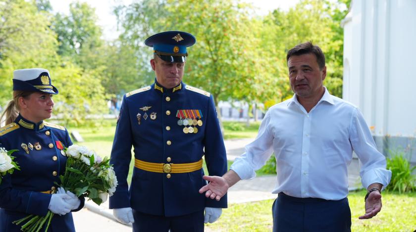 Андрей Воробьев поздравил отдельную гвардейскую бригаду управления ВДВ с профессиональным праздником