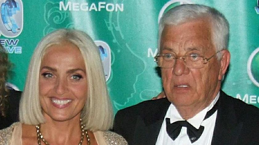 Не встает с постели: с супругой композитора Вайкуле произошла беда