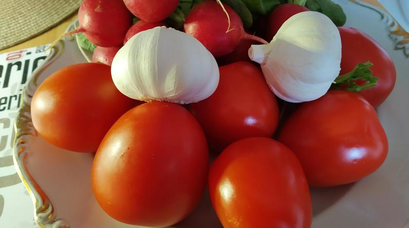 Простой рецепт вкусного салата из помидоров