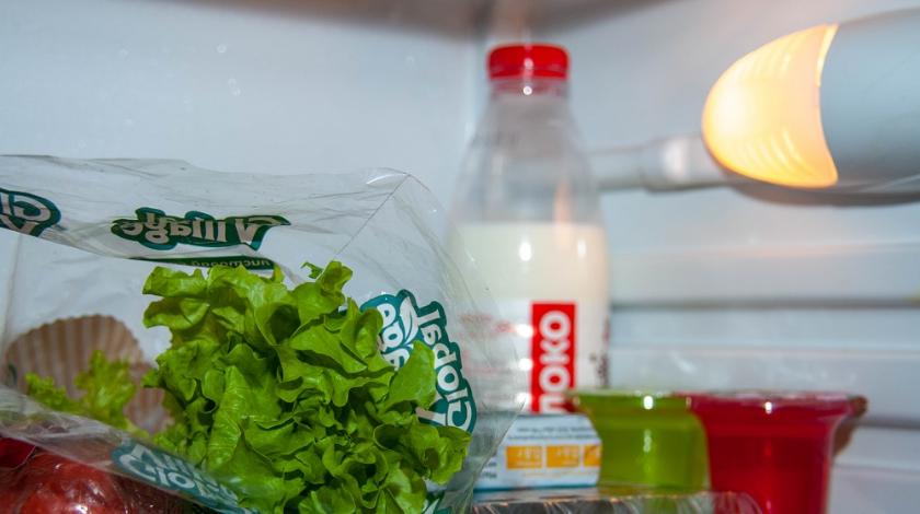 Опасно для здоровья: пять продуктов нужно немедленно убрать из холодильника