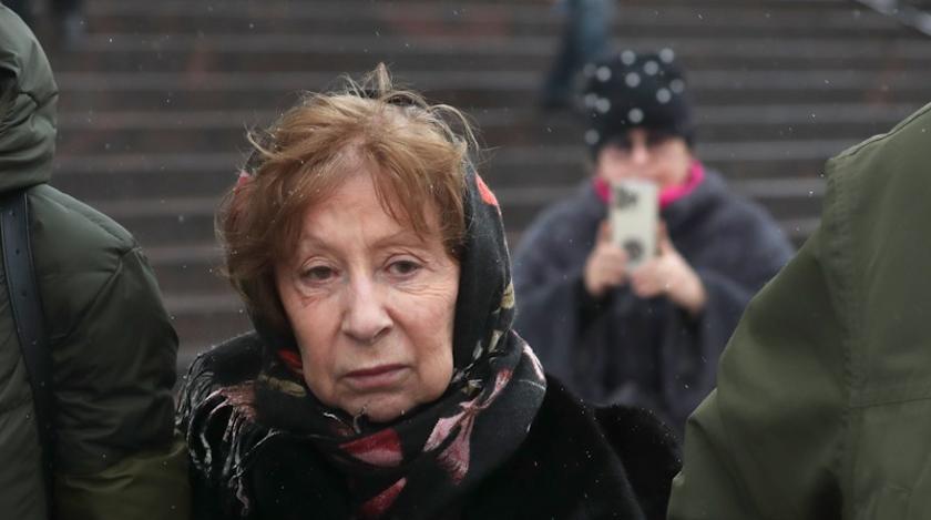 "Воспользовались ее слабоумием": Поплавская о скандале Ахеджаковой с флагом Украины