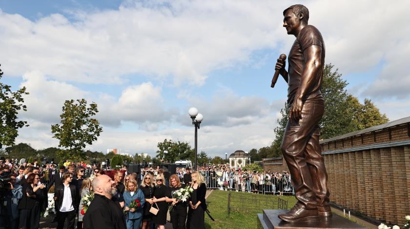 Памятник Юрию Шатунову разочаровал публику