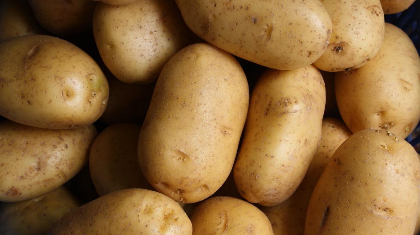 Почему опасно дышать над картошкой