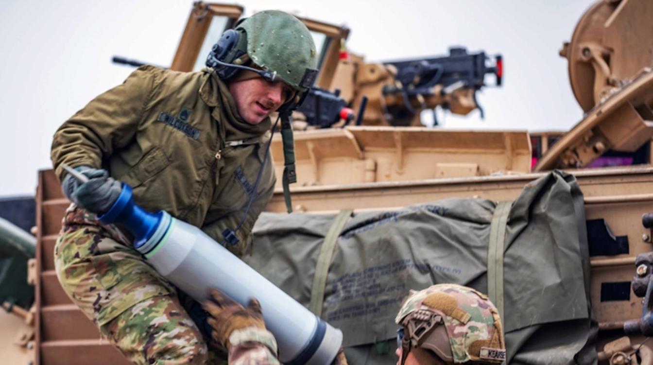 Пентагон готов отказаться от танков Abrams из-за Украины - СМИ