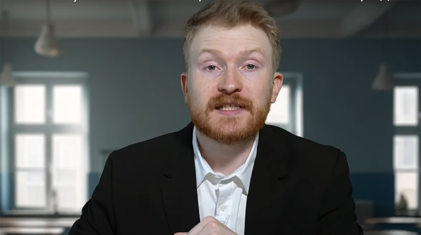 Улетевший из России комик готов сменить фамилию ради паспорта США