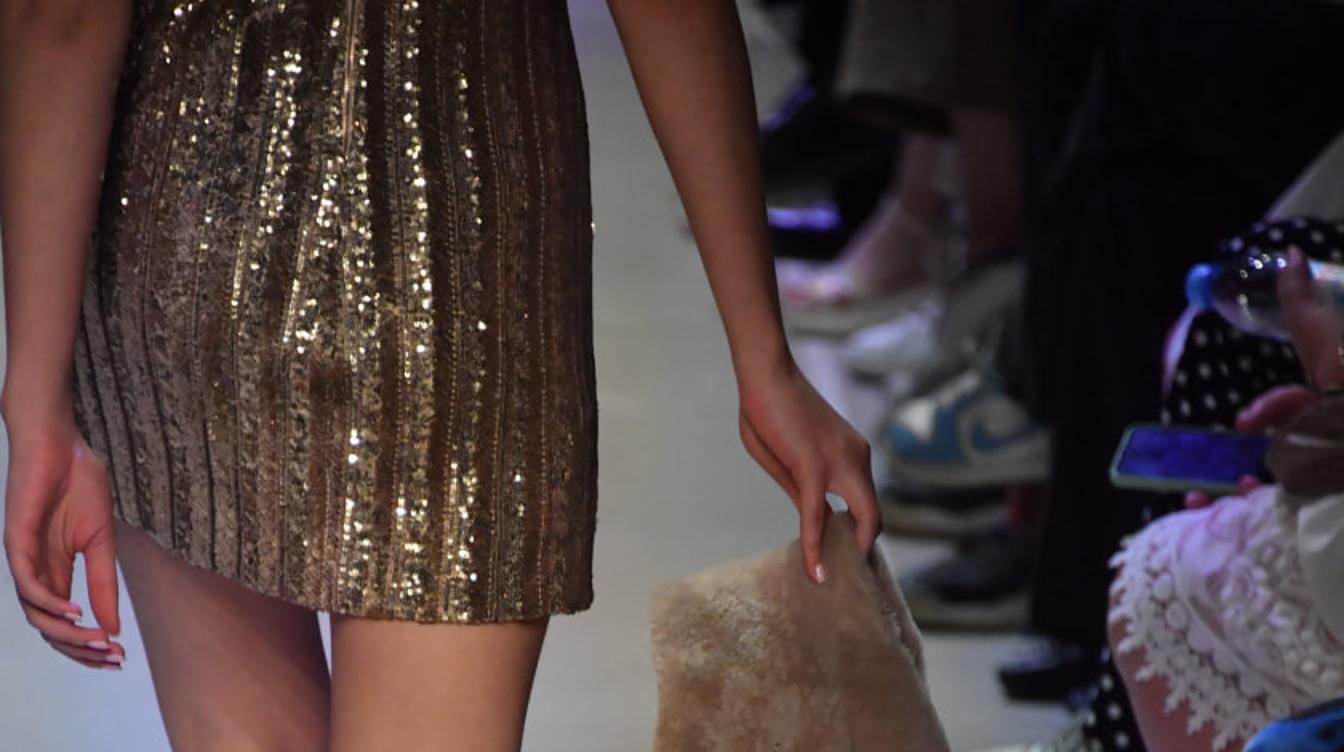 Такая юбка подчеркнет образ любой женщины: стилист назвал главный тренд следующего года