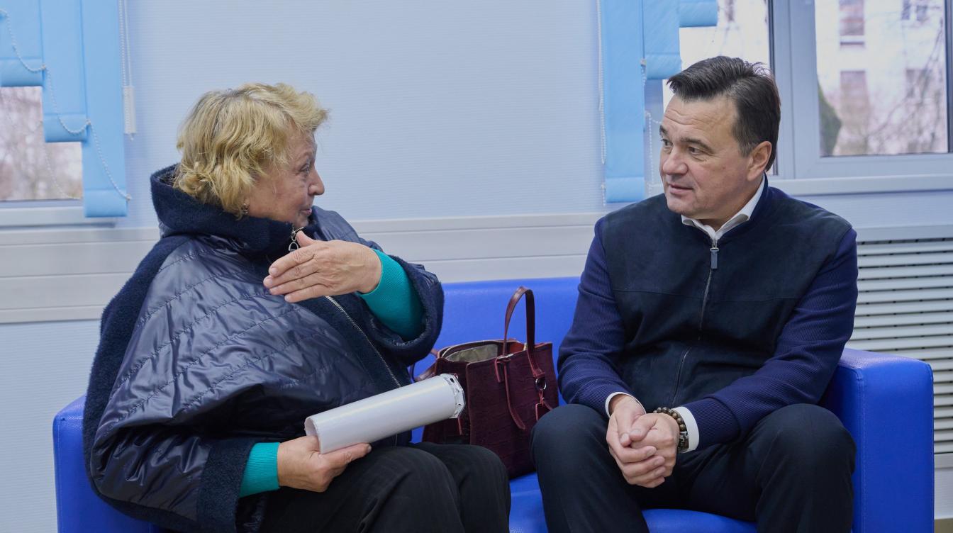 Губернатор Подмосковья Воробьев проверил благоустроенную поликлинику в Молодежном