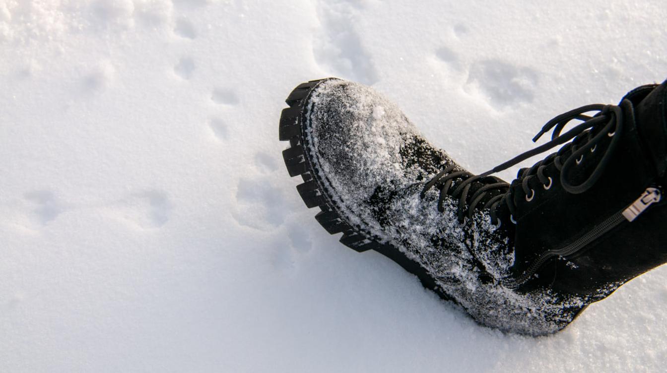 Солевые реагенты "съедают" обувь: ученые назвали способ защиты