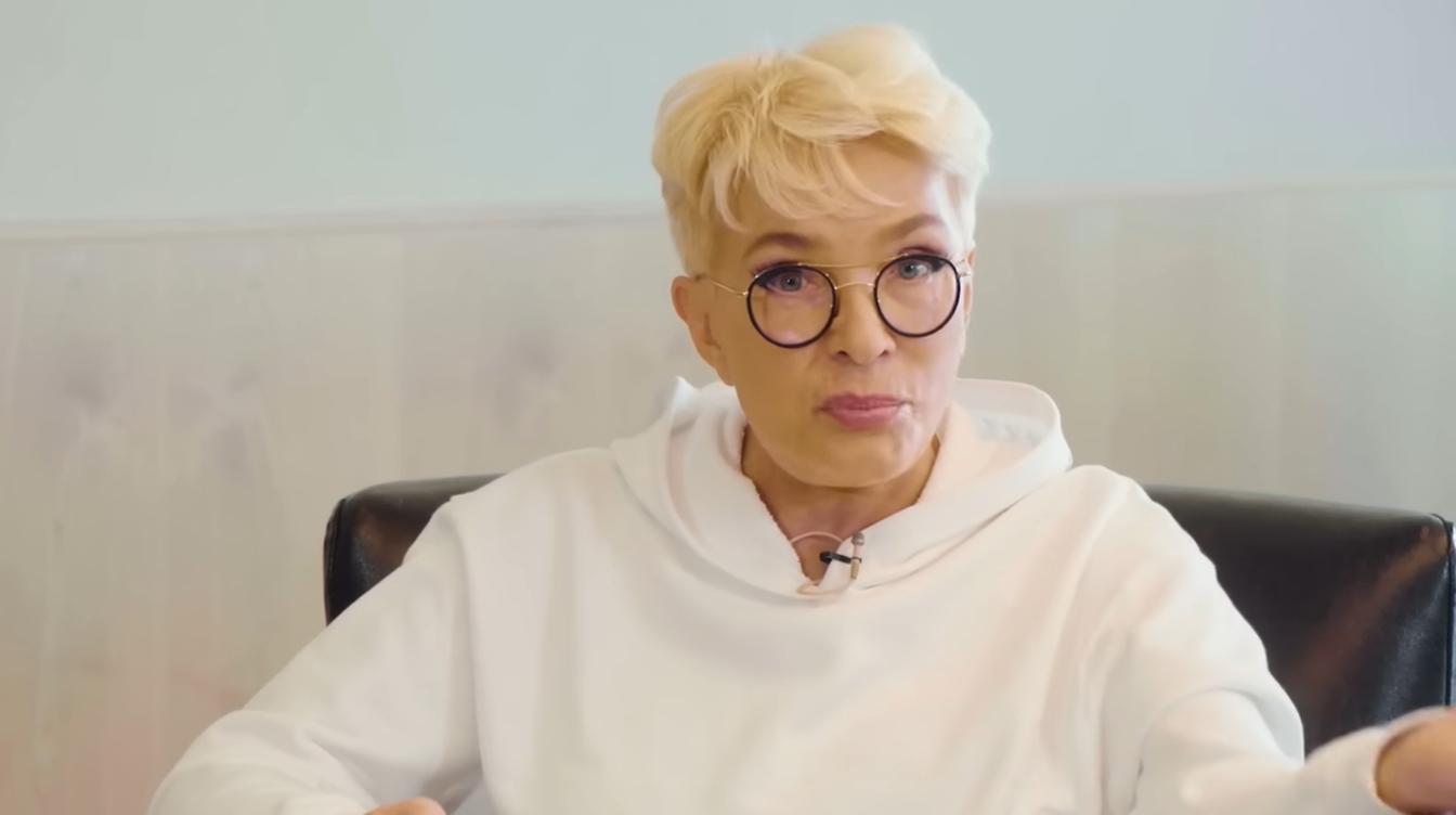 Вайкуле затравили в Латвии: ее доходы под угрозой