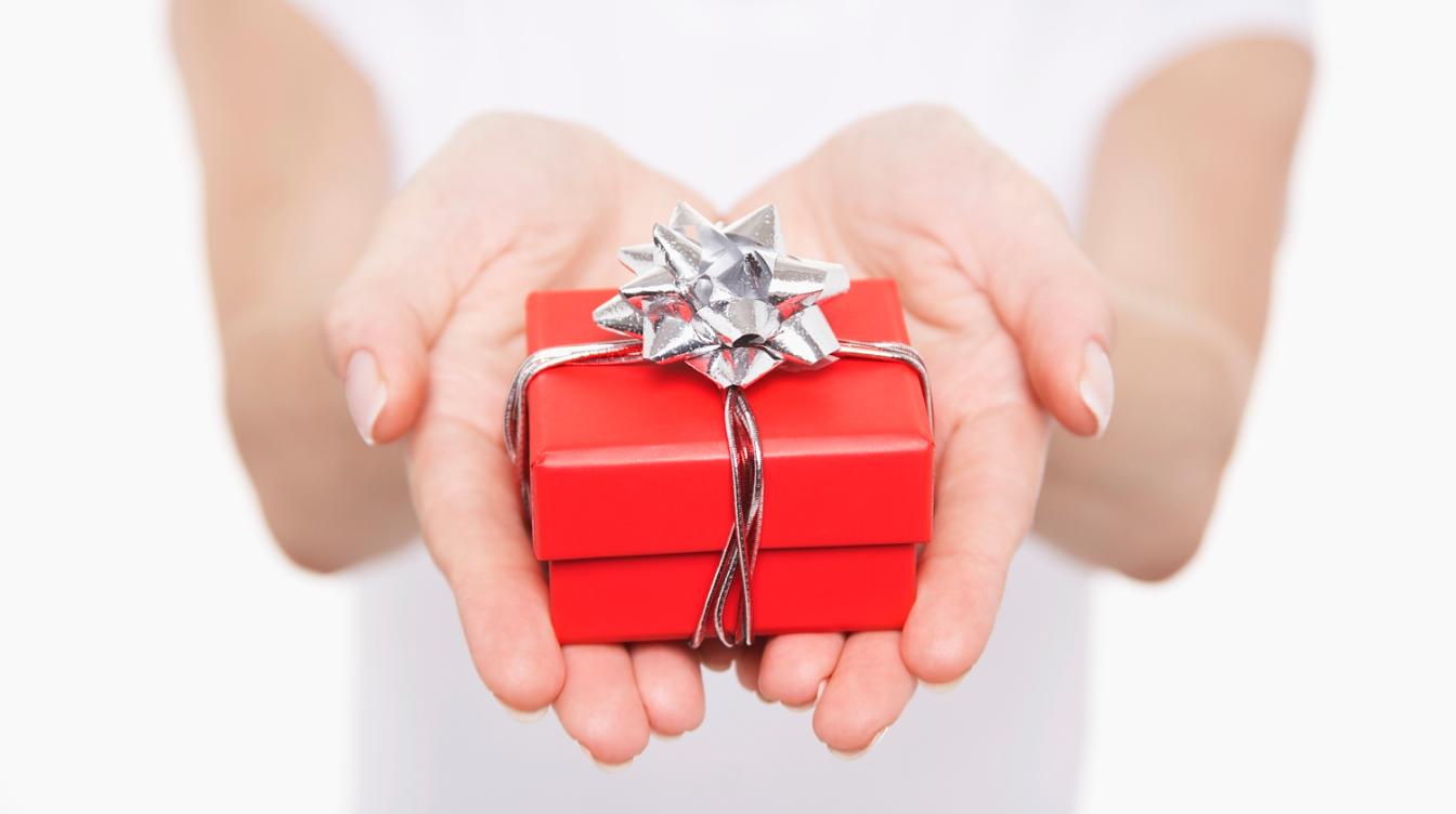 Самые бесполезные подарки на Новый год: не дарите такое никогда