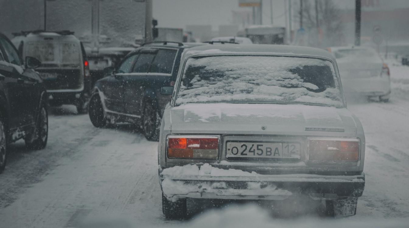 Зачем моргать фарами перед заведением машины в мороз – есть простой ответ
