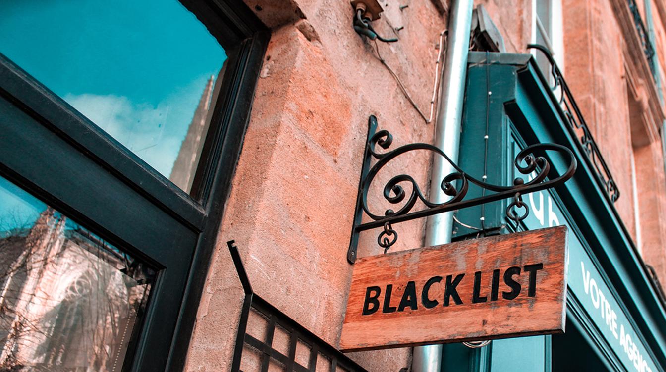 Несколько знаменитых артистов перестали крутить на российском радио