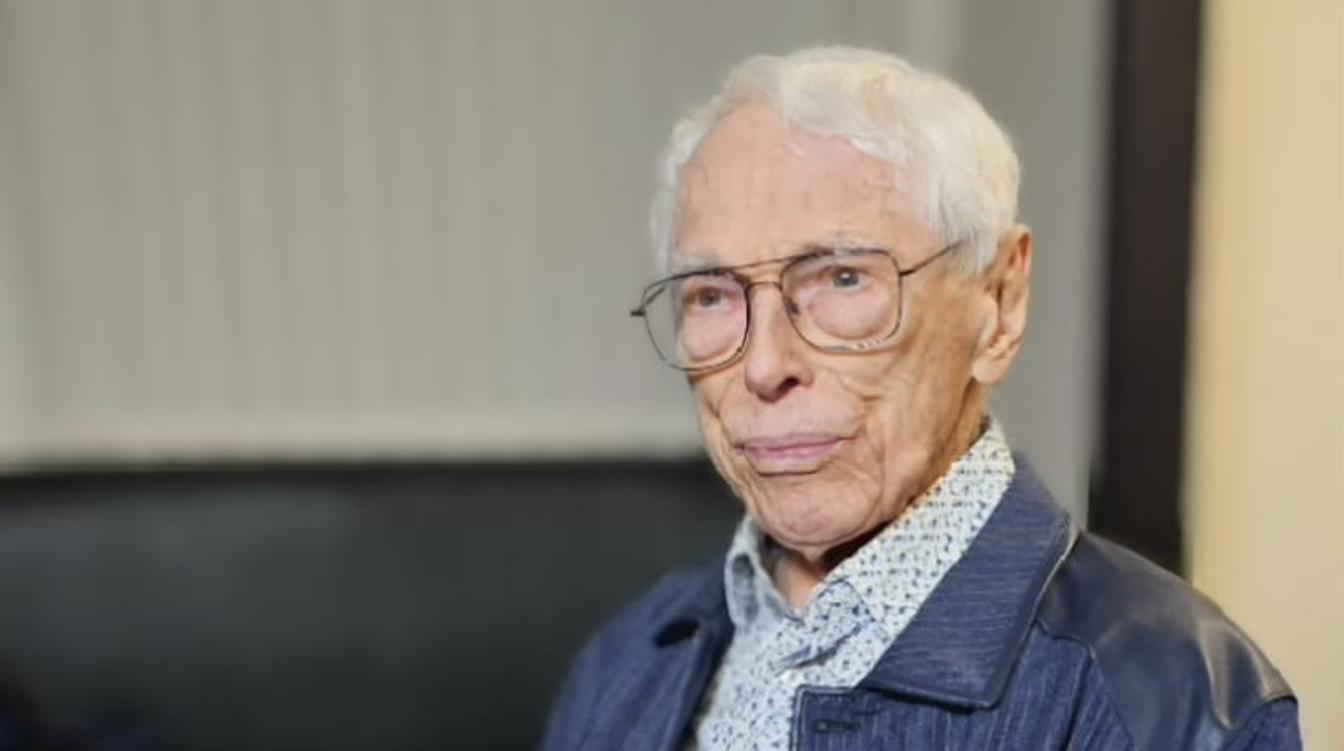 Доступно абсолютно всем: 97-летний Зацепин рассекретил простой рецепт  долголетия :: Шоу-бизнес