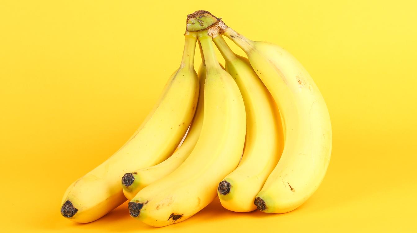 Один недозрелый банан в день: именно такие фрукты полезнее для здоровья