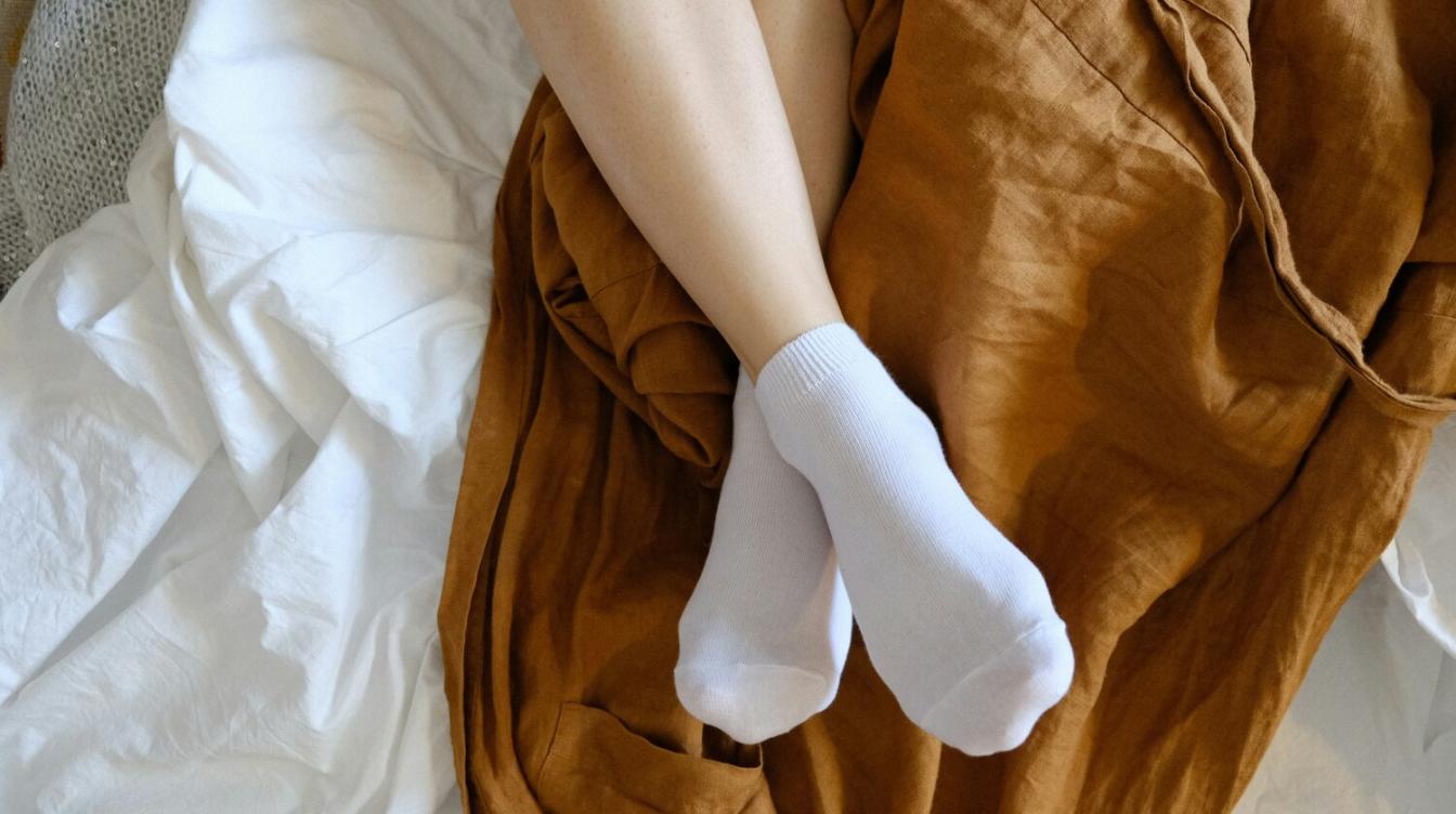 "Удар по здоровью": специалисты рассказали об опасности сна в носках