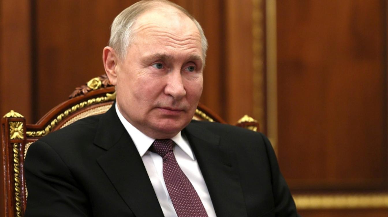 Bloomberg: в Кремле обсуждается возможность интервью Путина Такеру Карлсону