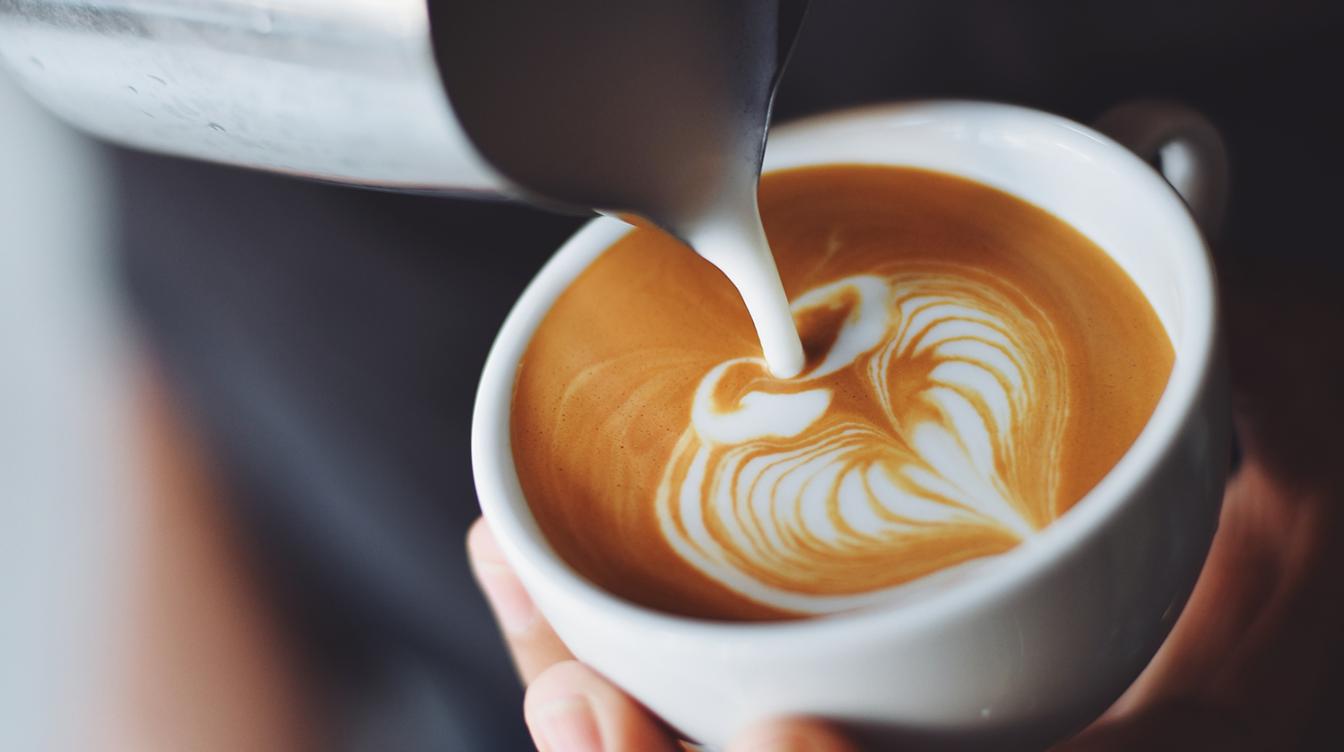 Гастроэнтеролог Харитонов развенчал мифы о кофе и острой еде