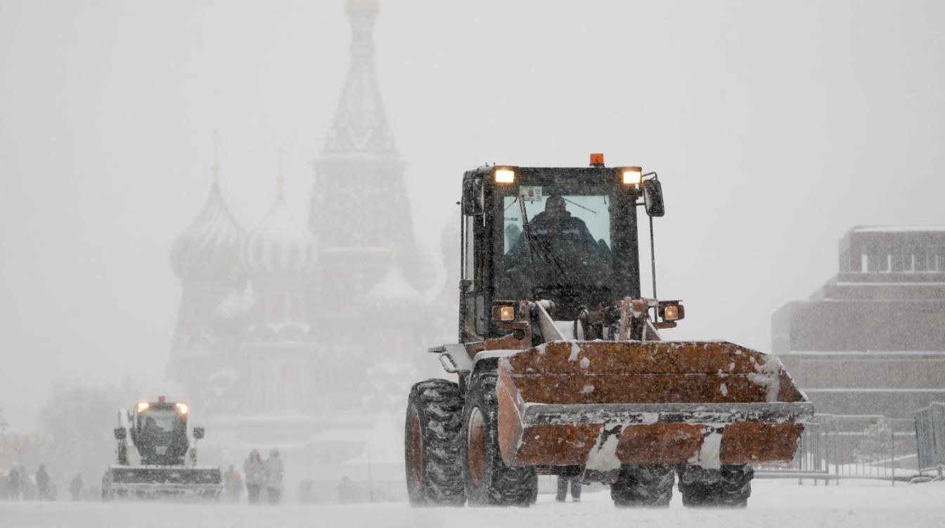 Городские службы Москвы переведены на усиленный режим работы из-за снегопада