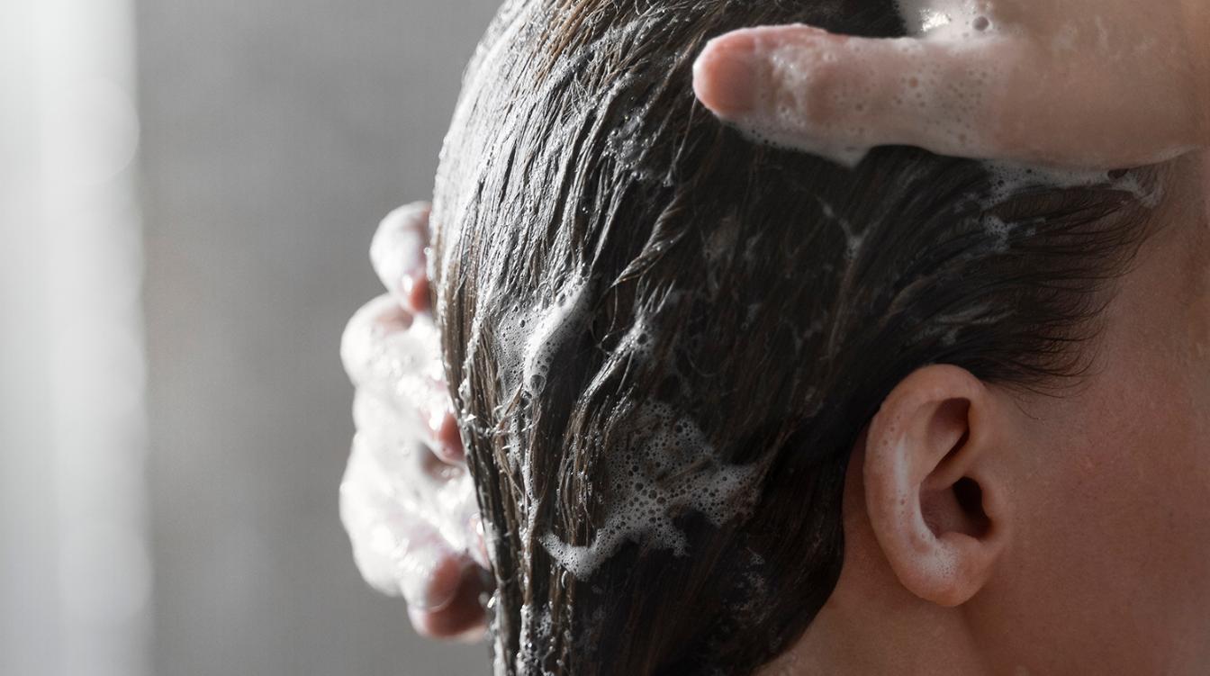 Опасные привычки после мытья головы: не делайте этого никогда