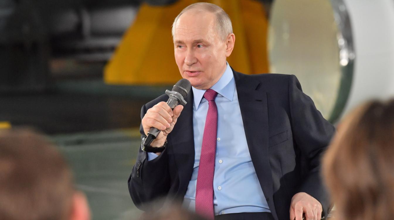Экс-агент ЦРУ Холл заявил, что Путин прав, говоря об усталости Запада от Украины