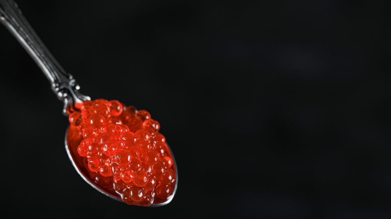 Красная икра упала в цене перед Масленицей