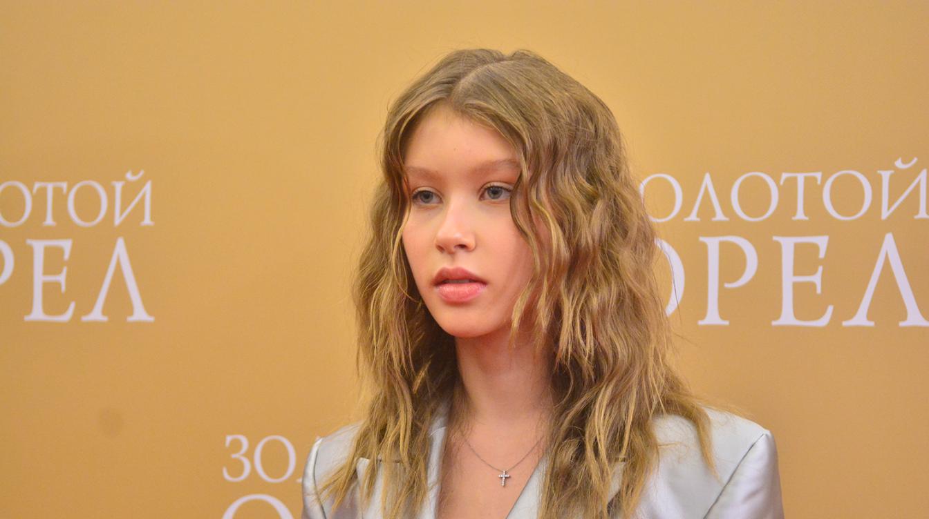 Всплывшие сплетни о фото в золотых трусах смутили Пересильд