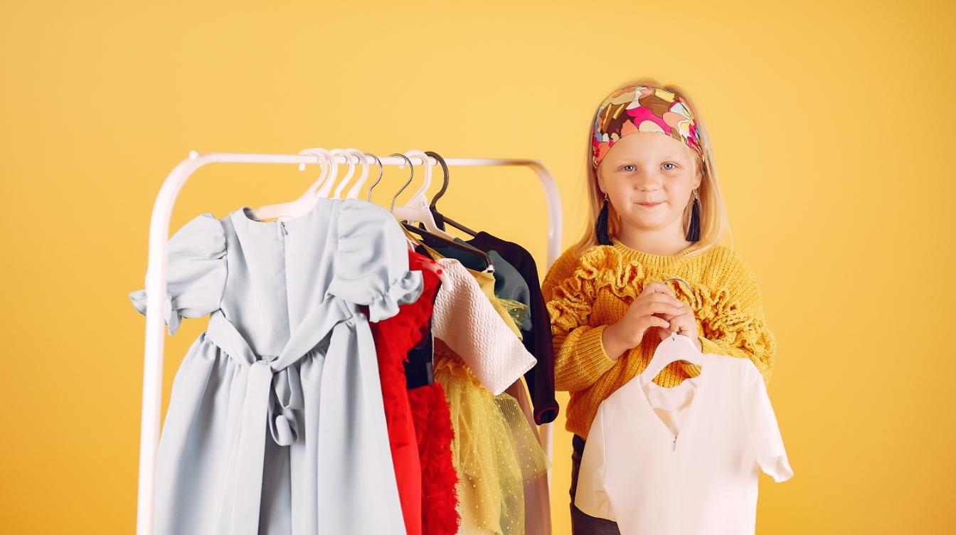 Как выбрать безопасную и качественную детскую одежду и не переплатить?