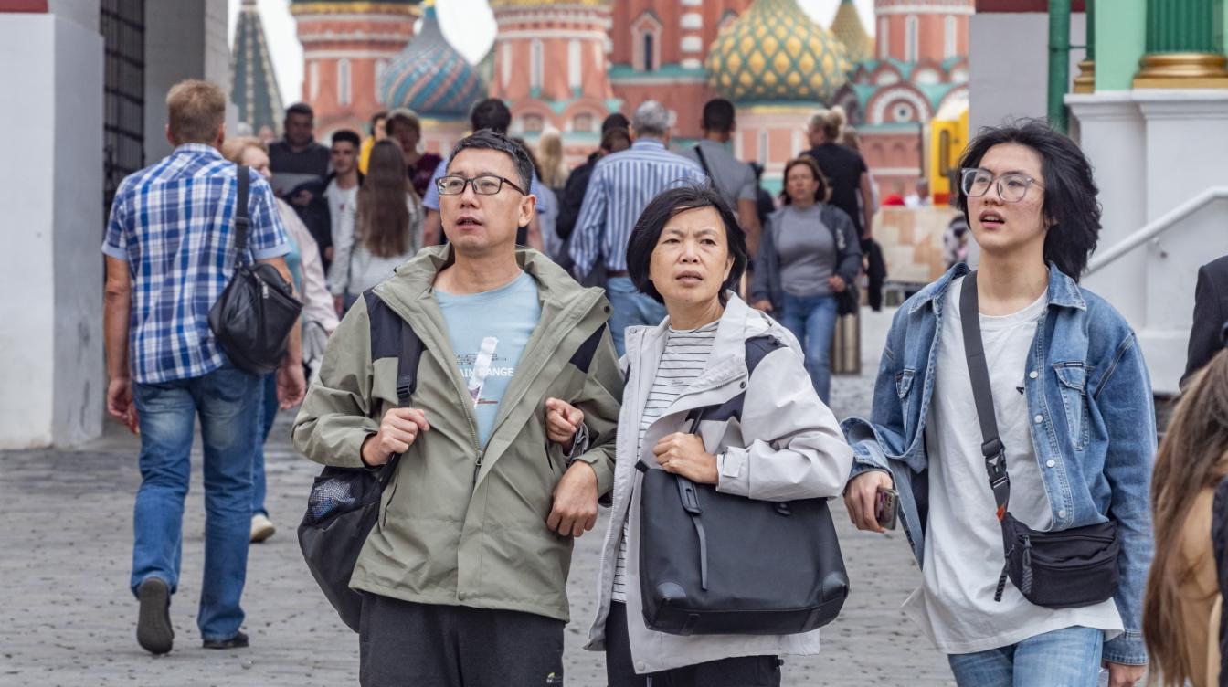 Китайские туристы массово отправились в Россию по одной причине