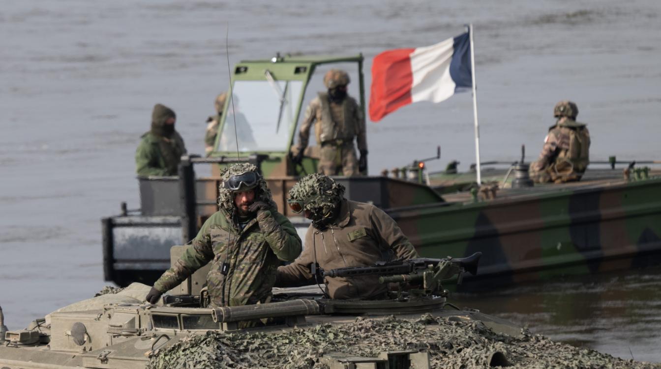 Во Франции призвали демилитаризовать Украину