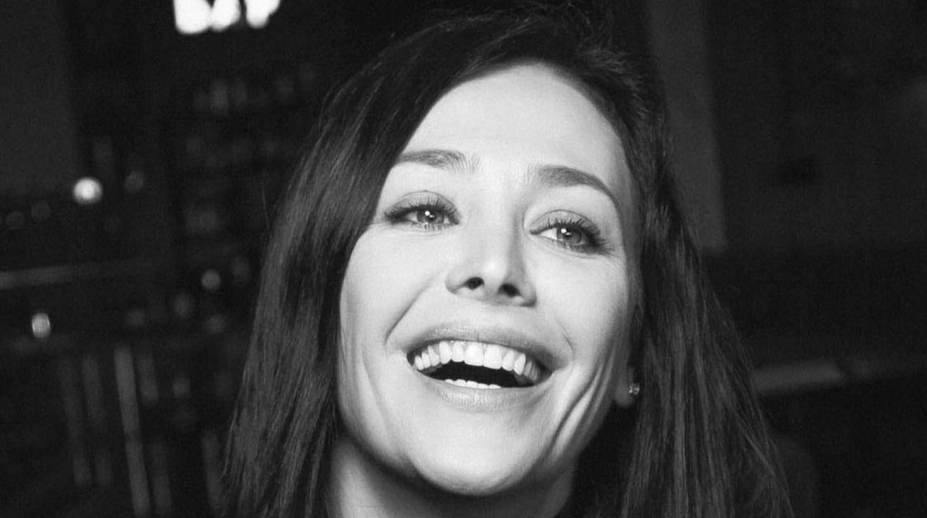 Актриса Волкова задрала подол сорочки и показала лишнее – откровенное фото