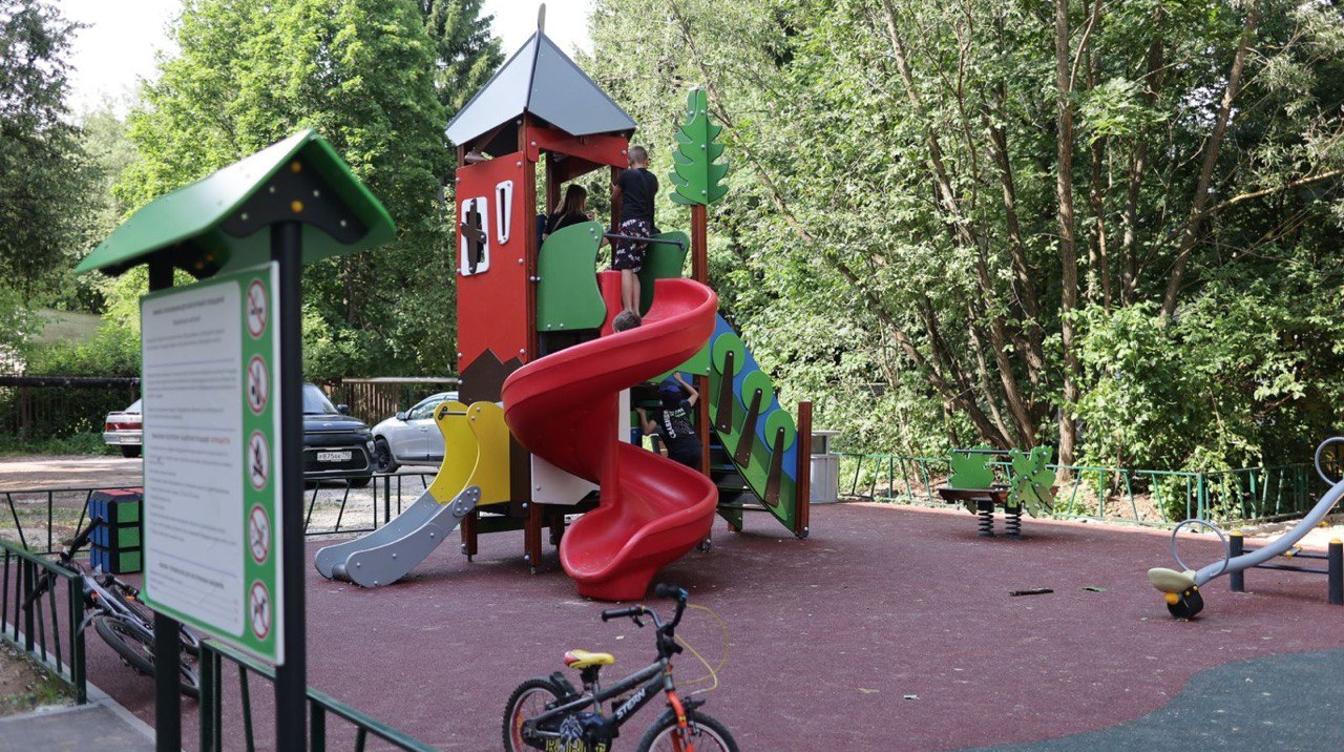 В Московской области обновят более 700 детских игровых площадок