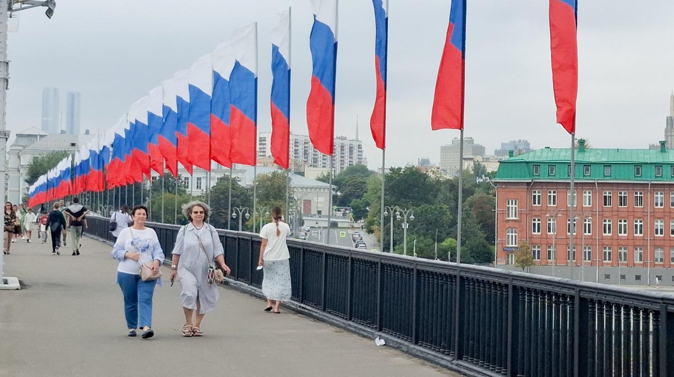 Московская молодежь отпразднует День Государственного флага народным автопробегом