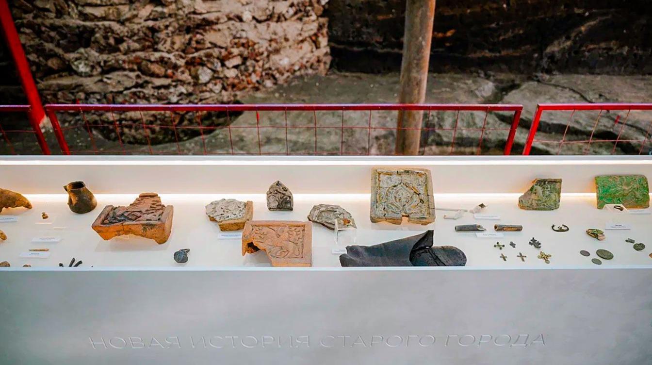 Украшения, посуда, печные изразцы: на территории Чижевского подворья обнаружены древние вещи 